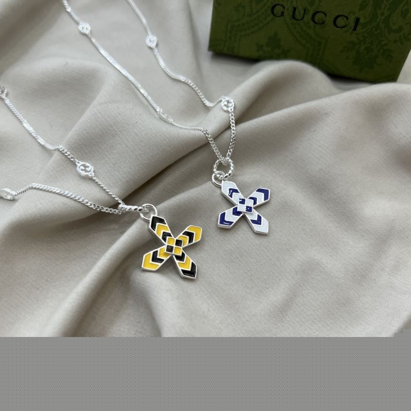 G*u*i necklaces